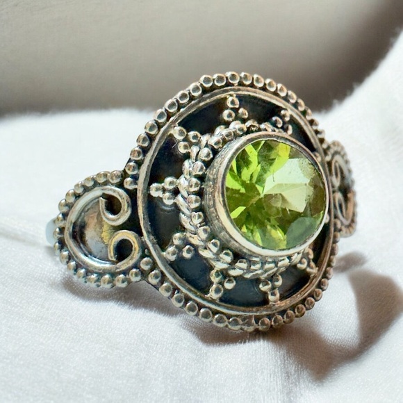 Sterling Silver Peridot Ring (9.5) - Picture 3 of 7